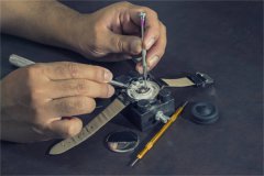 真力时机械表后盖磨损？揭秘专业修复秘籍，让爱表焕然一新