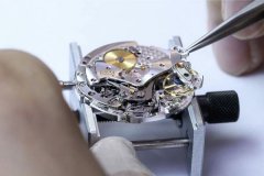 卡地亚表壳有划痕怎么修复